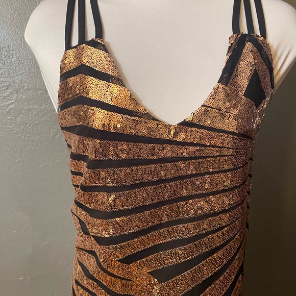 LAVISH Geometric Copper/Black Sequin Top - Picture 2 of 16